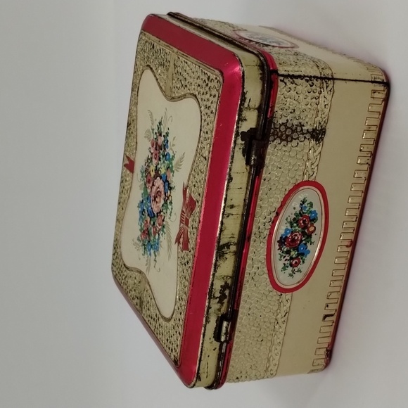 Made in Holland metal hinged tin can floral ornate embossed pink trim vintage - Picture 4 of 12